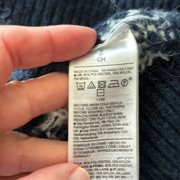 Old Navy Fair Isle Wool Blend Knit Button Up Cropped Holiday Cardigan Blue/White - Picture 7 of 7